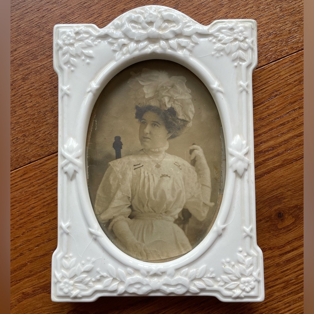 3 for $15 White floral ceramic frame